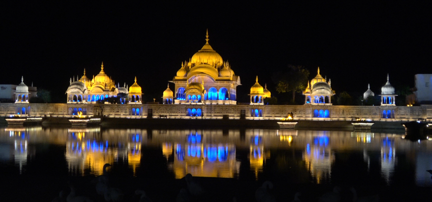 Night Show at Kusum Sarovar: Experiencing Radha-Krishna’s Divine Pastimes